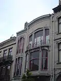 Détail : oriel et ferronneries
