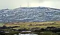 Vue de Slieve Croob partiellement enneigé depuis l'ouest.