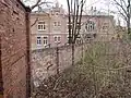 Le mur du cimetière juif, rue Spokojna.