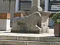 Le lion de la place du Terrier, vu de côté.