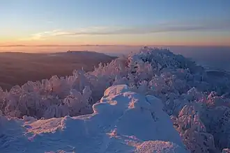 Vue du Veľký Sninský kameň dans les monts du Vihorlat.
