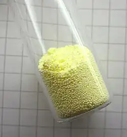 Peroxyde de sodium en billes de 0,5 mm de diamètre.