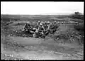 Soldats dans une tranchée.