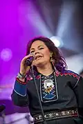 Ulla Pirttijärvi-Länsman à un festival Riddu Riđđu