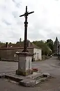 La croix du centre.