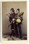 Giorgio Sommer (1834-1914), Zampognari, photographie colorisée à la main