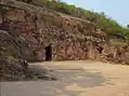 Grotte principale et grotte secondaire au second plan.