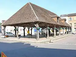 Halle en bois, des xviie et xviiie&nbsp;siècles.