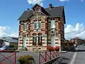 La mairie-école.