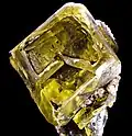 Soufre bitumineux - Cozzodisi, Sicile (8&nbsp;×&nbsp;6,5&nbsp;×&nbsp;5,8&nbsp;cm).