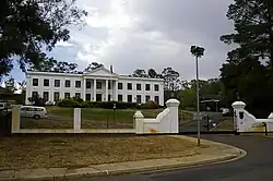 Haut-commissariat à Canberra.