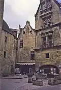 La façade sur la rue de la Liberté
