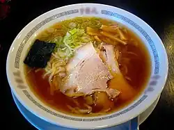 Shōyu rāmen, avec porc et nori.