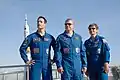 Avec l'équipage du Soyouz MS-03, Thomas Pesquet, à gauche et Peggy Whitson, à droite, devant leur lanceur.