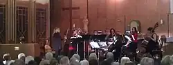 Description de l'image Spectacle Angèle Dubeau dans l'église Saint-Marguerite-Bourgeoys.jpg.