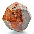 Spessartine automorphe, de symétrie cubique.
