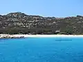 La plage vue de la mer.