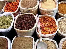 Épices sur le marché de Mapusa