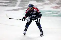 Description de l'image Spieler Travis James Mulock Eisbaeren Berlin O2-World Berlin 15-02-2015 cc by denis apel.jpg.