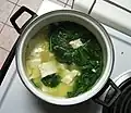 Soupe aux épinards avec tofu.