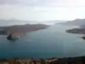 Vue de l'archipel depuis le nord : à droite la Crète