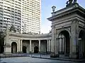 La colonnade de l'hôpital&nbsp;(de).