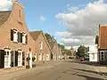 Vue dans la rue : le « Kerkstraat » (Rue de l'église)