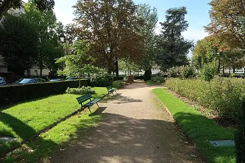 Allée.