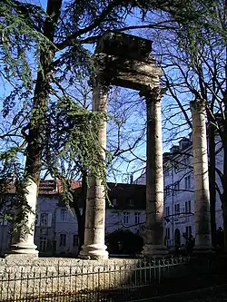 Le square Castan.