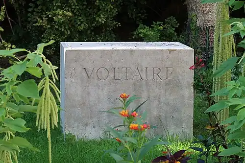 Socle vide.