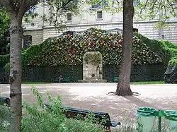 Vue du mur fleuri.