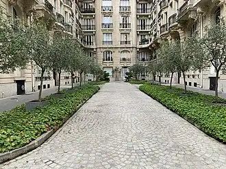 Vue du square.