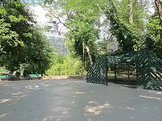 Terrain de basket.