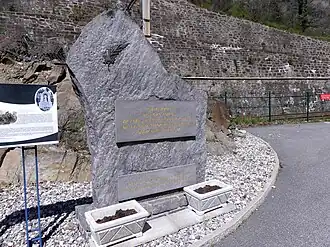 Stèle commémorative sur le lieu de l'accident près de la ligne de la Maurienne.