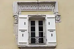 La fenêtre sculptée, Grand-rue de la Barre.