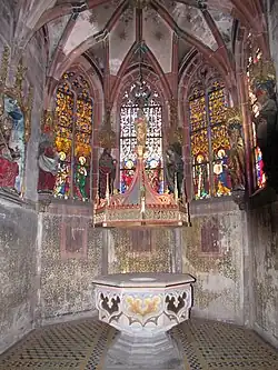 Chapelle de la Trinité avec fonts baptismaux du (XVe&nbsp;siècle)