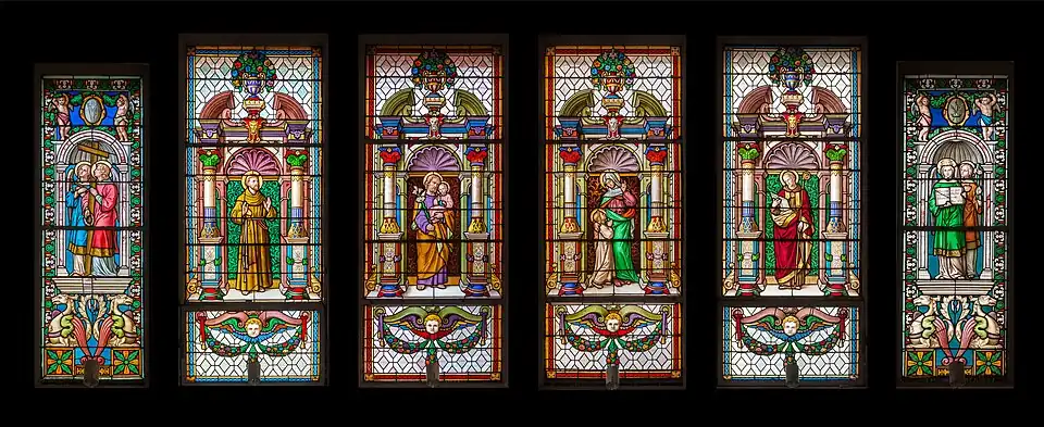 Vitraux dans l'église Saint-Antoine à Ortisei.