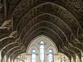 Plafond de l'église à charpente en asseaux, typique du gothique anglais
