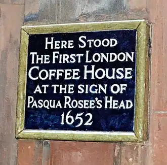 Panneau indiquant « Ici se tenait le premier café londonien à l'enseigne de la tête de Pasqua Rosée 1652 ».