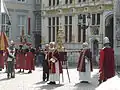 Début de procession du Saint-Sang devant la basilique.