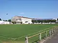 Terrain d'entraînement, jaï-alaï (à gauche) et salle omnisports (à droite) (2012).