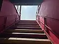 Escalier menant à la tribune principale