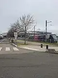 Stade et tramway.