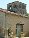 La mairie annexe au pied du clocher.