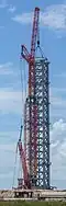 La tour de lancement et la grue "Frankencrane".