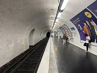 Le quai en direction de Louis Blanc.