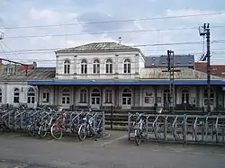 Le bâtiment, côté quai (2013).