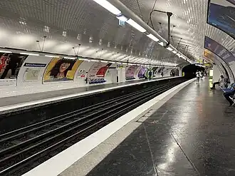 Vue des quais en direction de Porte Dauphine.