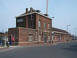 Le bâtiment de 1878,  trois ans avant sa démolition.