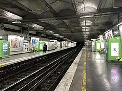 Les quais après la rénovation, vus en direction de Pont de Sèvres.